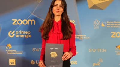 Jessica Farda showing her award certificate