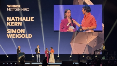 Nathalie Kern is being interviewed by presenter Monika Schärer.