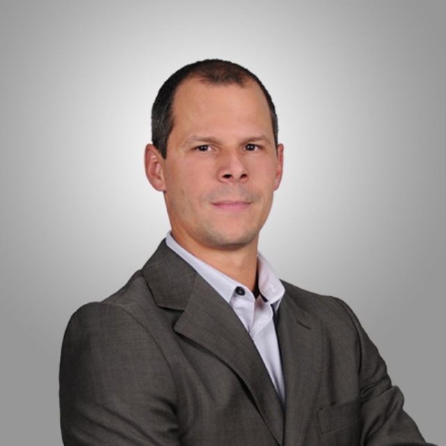 Portraitfoto von Joël Metzger, stellvertretender Leiter der Informatikdienste, Universität Neuenburg
